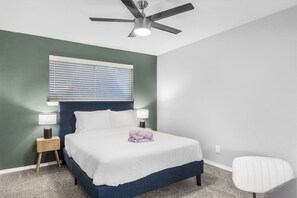 2 bedrooms, desk, iron/ironing board, free WiFi - Walk to AT&T Stadium - Modern 1BR Game Day Stay (Arlington)