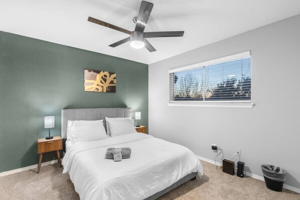 Desk, iron/ironing board, WiFi, bed sheets - Walk to AT&T Stadium Modern 3BR Game Day Stay (Arlington)