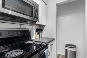 Fridge, oven, stovetop, dishwasher - Walk to AT&T Stadium Modern 3BR Game Day Stay (Arlington)