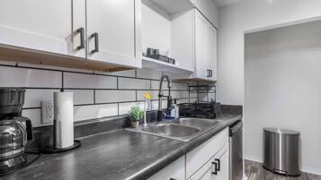 Fridge, oven, stovetop, dishwasher