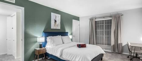 Bureau, fer et planche à repasser, Wi-Fi, draps fournis