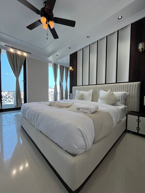 Room, City View | Bed sheets