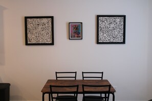 Dining - The Purrfect Stay—a charming, cat-themed 2.5-bedroom home in Maryville, TN. (Maryville)