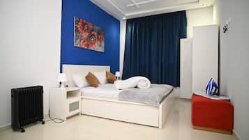 2 bedrooms, iron/ironing board, internet, bed sheets