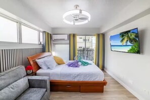 1 bedroom, travel cot, free WiFi, bed sheets - Newly Renovated Waikiki Beachside Studio, 2 beds, Sleep 3 (Honolulu)