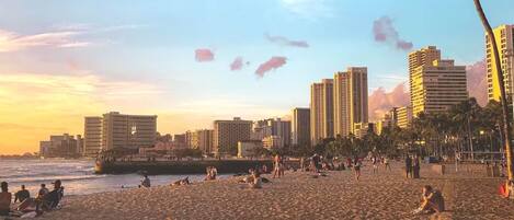 Beach nearby, sun-loungers, beach towels