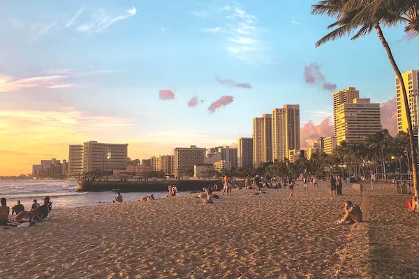 Nära stranden, solstolar och strandhanddukar