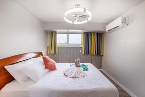 1 bedroom, iron/ironing board, travel cot, free WiFi - Free Parking - Newly Renovated, 1 Bedroom, 1 Bath Waikiki beach. 3 beds- sleep 5 (Honolulu)