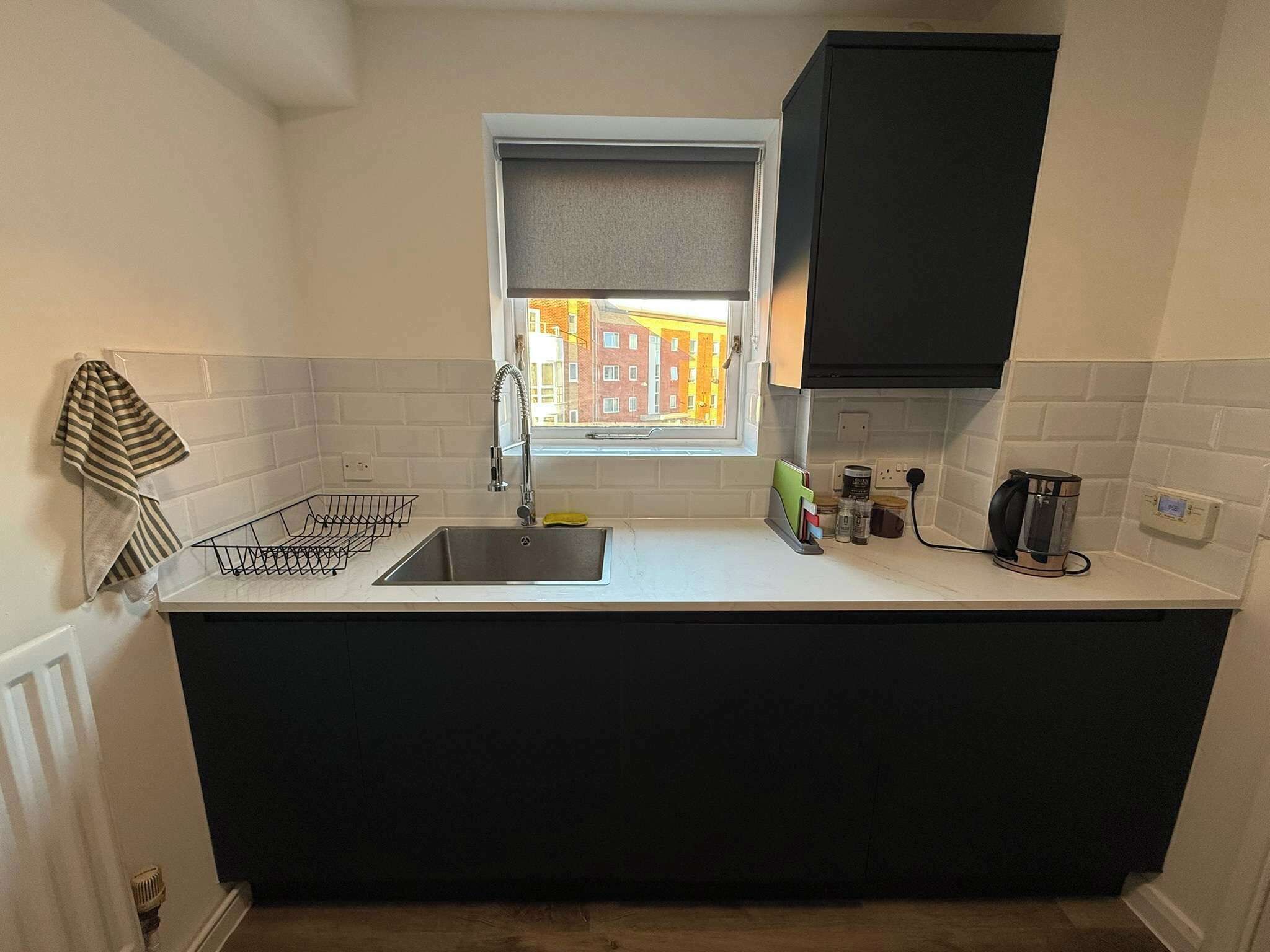 Kjøleskap, ovn, kokeplater og oppvaskmaskin