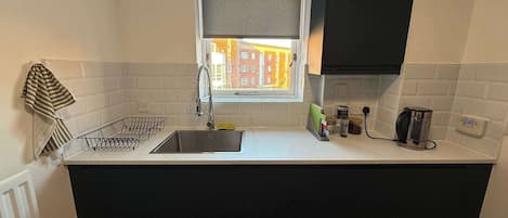 Fridge, oven, stovetop, dishwasher