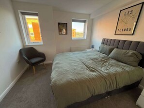 2 chambres, fer et planche à repasser, accès Internet, draps fournis
