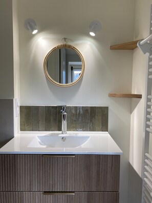 Shower, hair dryer, towels, soap - La Grangette de Sainte-Barbe (Plouharnel)