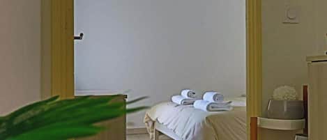 Comfort Apartment, 1 Queen Bed with Sofa bed, Balcony, Partial Sea View | Free WiFi