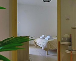 Appartement Confort, 1 grand lit et 1 canapé-lit, balcon, vue partielle sur la mer | Wi-Fi gratuit