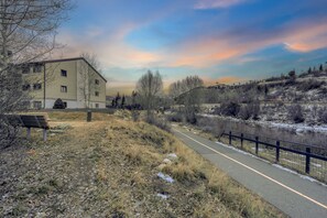 Property grounds - Updated Apt | Walking Distance to Ski Shuttle and Dining! (Avon)