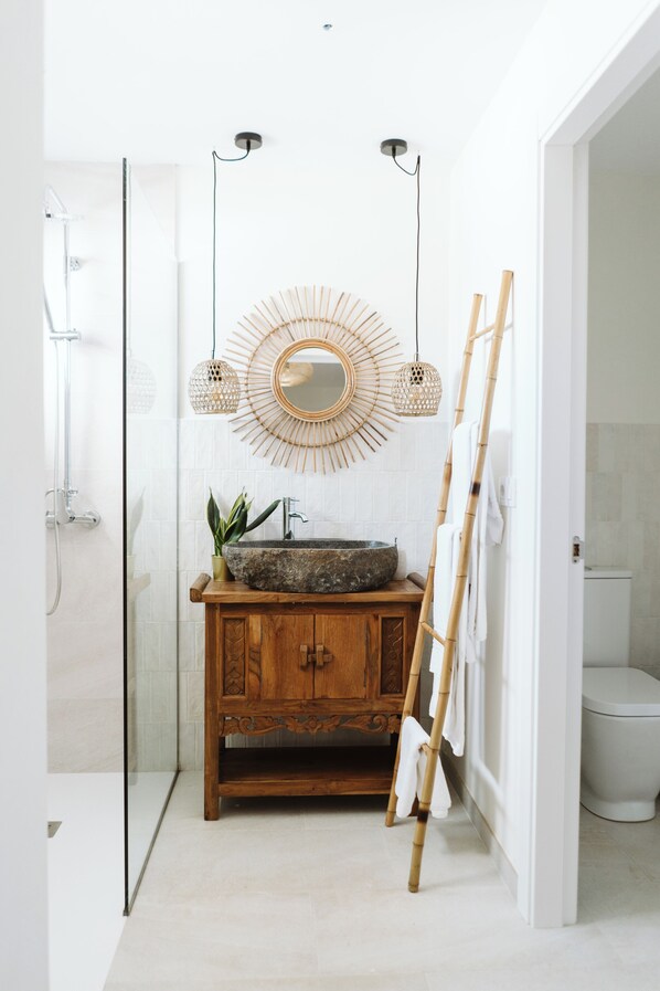 Bathroom - Arena Wave Hostel (Corralejo)