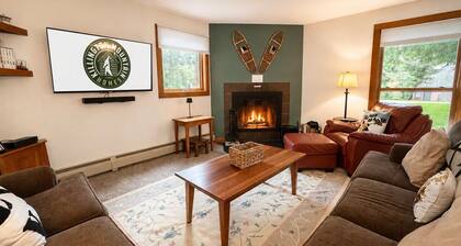 RabbitHole | AC, Pool, Hot Tub, Near Resort