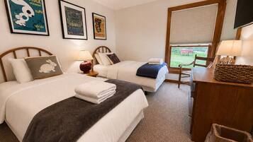 2 bedrooms, travel crib, WiFi, bed sheets