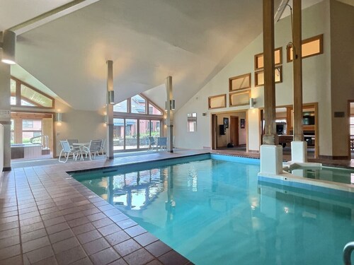 RabbitHole | AC, Pool, Hot Tub, Near Resort