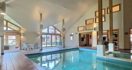 RabbitHole | AC, Pool, Hot Tub, Near Resort