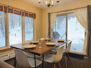 Dining - Dacha Bear Chalet- Fireplace, Sauna, Hot Tub, Pool (Killington)