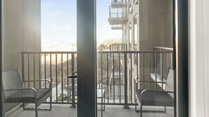 Studio (0 Bedroom) | Terrace/patio - Landing Apartments near Charlotte Convention Center (Charlotte)
