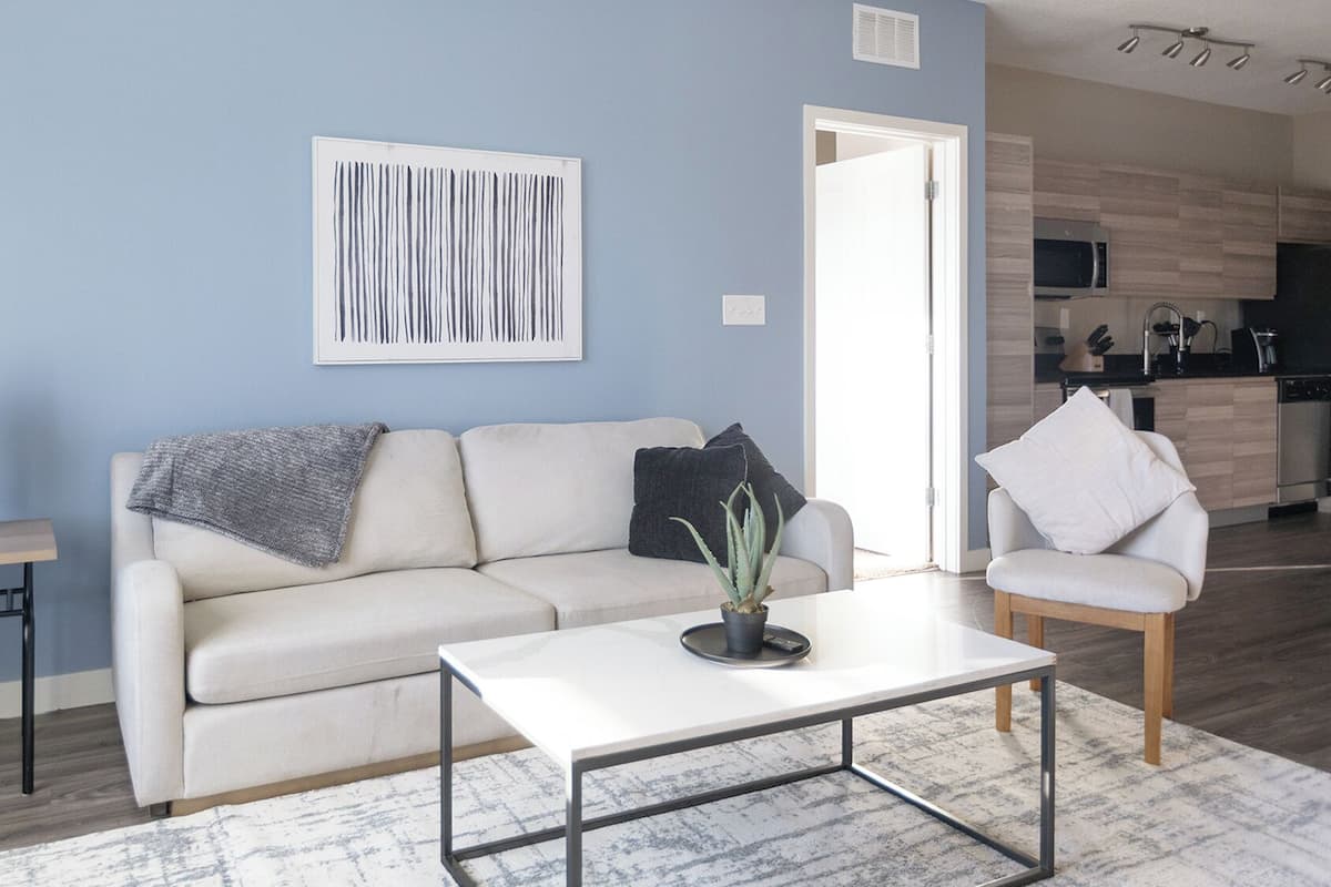 Appartamento (2 Bedrooms) | Area soggiorno | TV 50 pollici con canali digitali