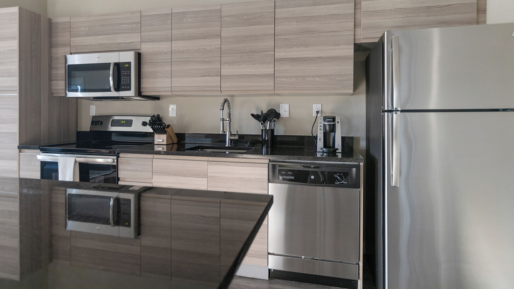 Apartment (2 Bedrooms) | Private kitchen | Fridge, coffee/tea maker