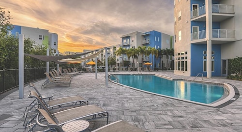 Landing Furnished Apartments - Clearwater