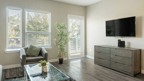 Living area - Landing Furnished Apartments - Clearwater (Clearwater)