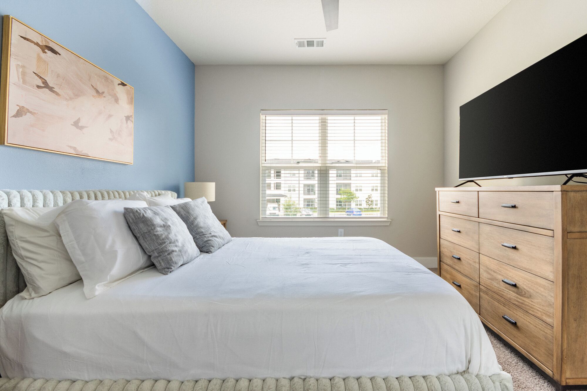 Apartment (1 Bedroom) | 1 bedroom, individually decorated, individually furnished, desk