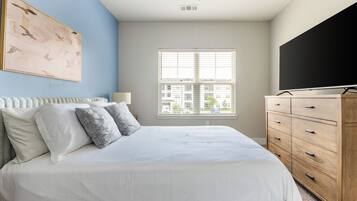 Apartment (1 Bedroom) | 1 bedroom, individually decorated, individually furnished, desk