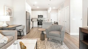 Living area - Landing Furnished Apartments Near MCO (Orlando)
