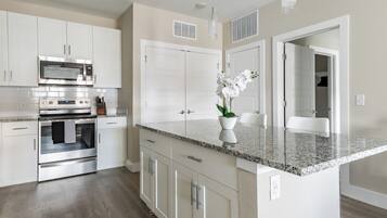 Apartment (1 Bedroom) | Private kitchen