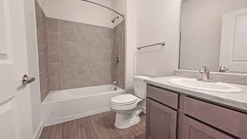 Apartment (2 Bedrooms) | Bilik Mandi | Kelengkapan dandanan diri percuma, pengering rambut, tuala disediakan
