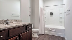 Apartment (2 Bedrooms) | Bathroom | Free toiletries, hair dryer, towels, soap - Landing Furnished Apartments - Bloomingdale (Bloomingdale)