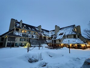 Exterior - Powder Pad- Pool, Hot tub, Near Bike Park (Killington)
