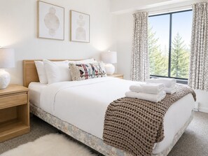 2 bedrooms, desk, WiFi, bed sheets - Powder Pad- Pool, Hot tub, Near Bike Park (Killington)