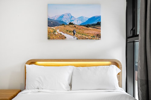 モダン カールトン リビング ミニッツ トゥ CBD