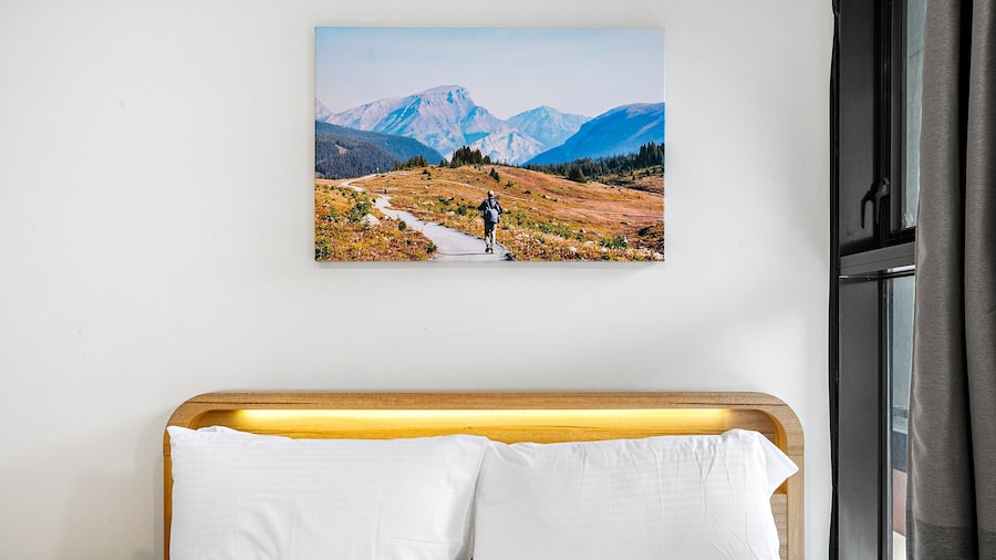 Modern Carlton Living Minutes to CBD