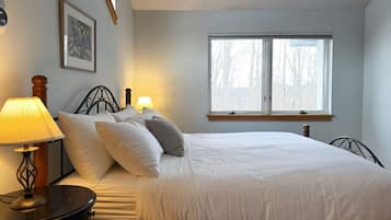 3 bedrooms, travel cot, WiFi, bed sheets