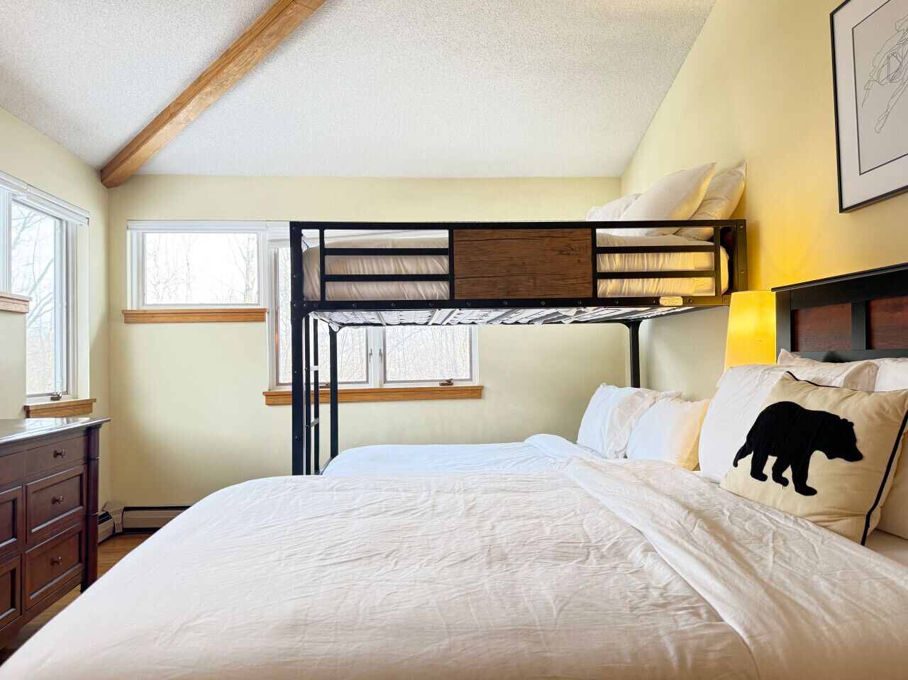3 bedrooms, travel crib, WiFi, bed sheets