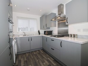 Cookware/dishes/utensils - 10 The Colliery (Telford)