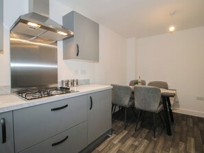 Cookware/dishes/utensils - 10 The Colliery (Telford)