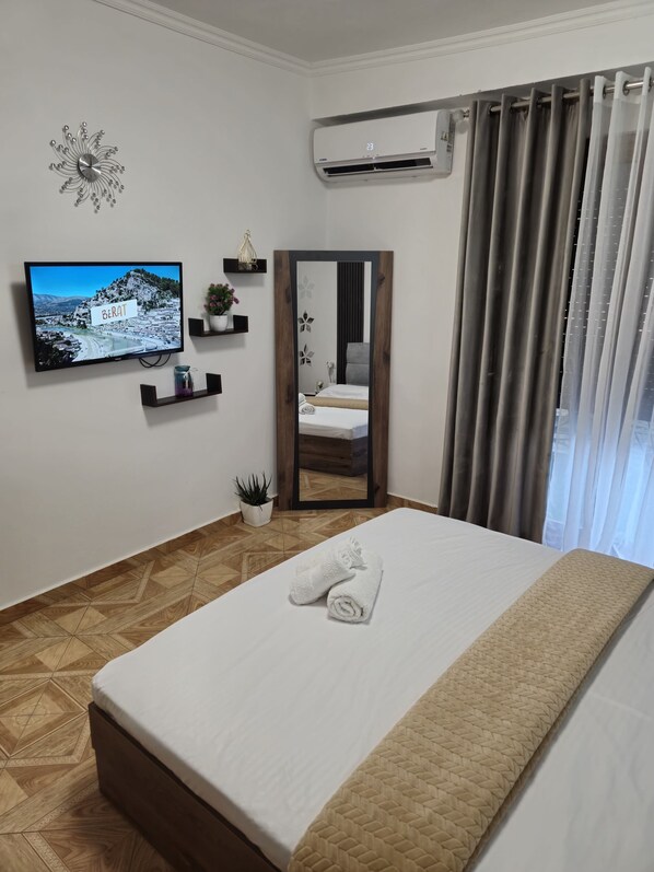 1 bedroom, in-room safe, iron/ironing board, free WiFi