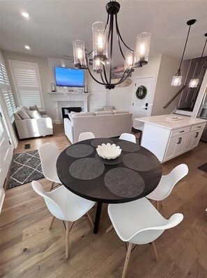 Dining - New Construction 3BR Condo Near Beach, Boardwalk & Downtown (Ocean City)
