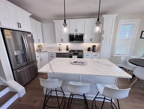 Fridge, microwave, oven, stovetop - New Construction 3BR Condo Near Beach, Boardwalk & Downtown (Ocean City)