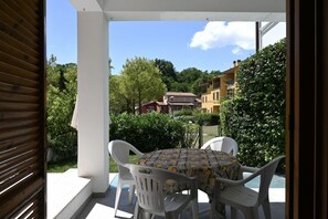 Outdoor dining - N305 – Numana, comfortable three-room apartment with garden (Numana)