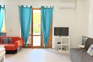Living area - N305 – Numana, comfortable three-room apartment with garden (Numana)