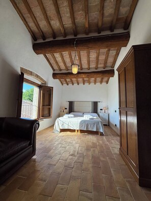 1 bedroom, free WiFi, bed sheets - Nido Apartment - Medieval charm and greenery at Torre della Soara (Città di Castello)